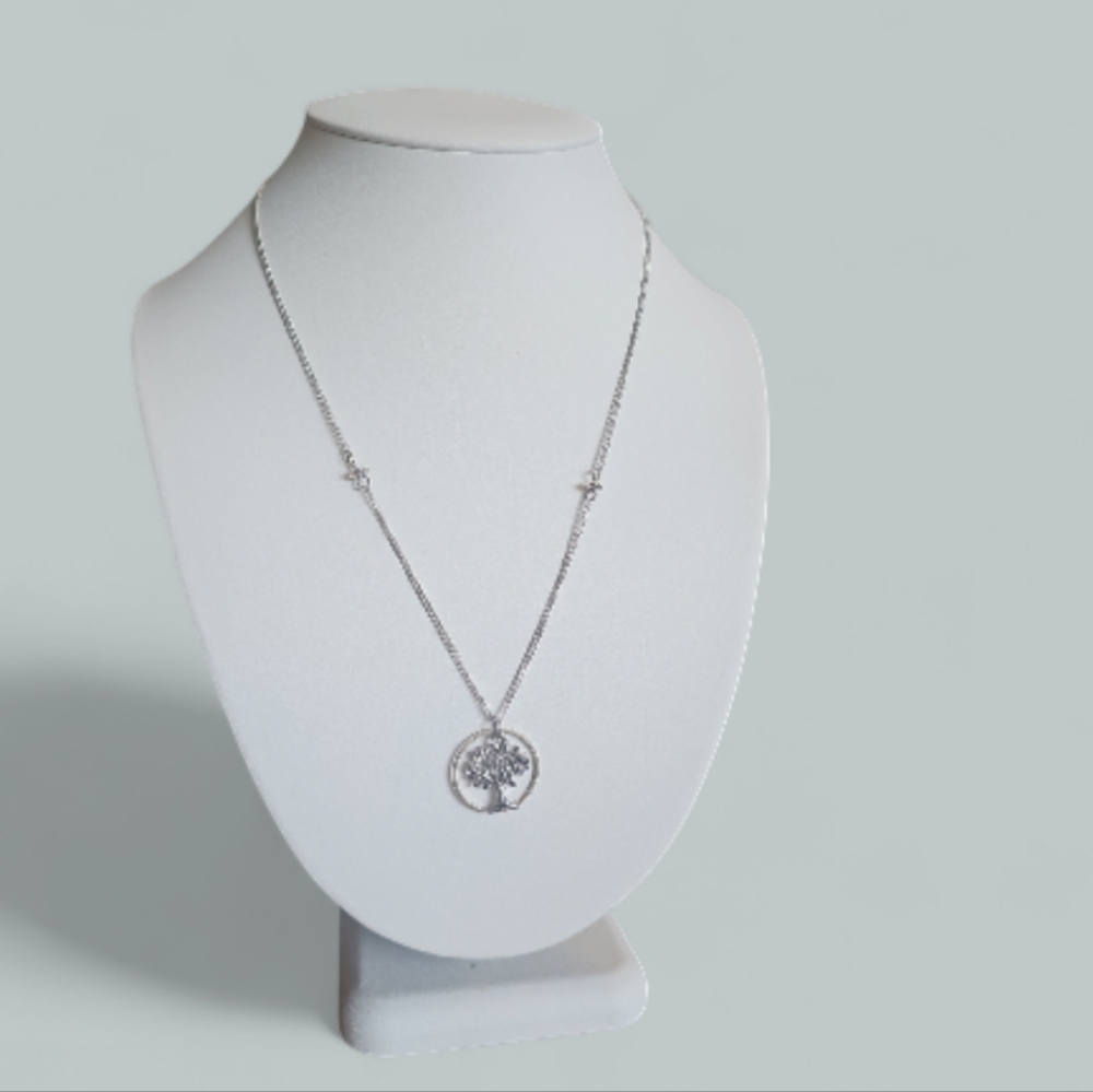 Elegant & Charming Tree of Life Circle Necklace. - Picture 5 of 6